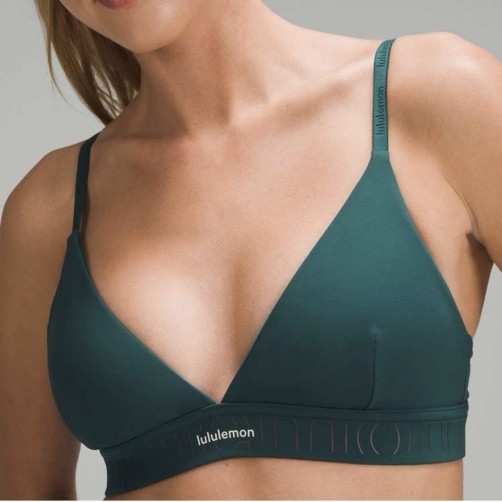 Lululemon "license to train" triangle bra